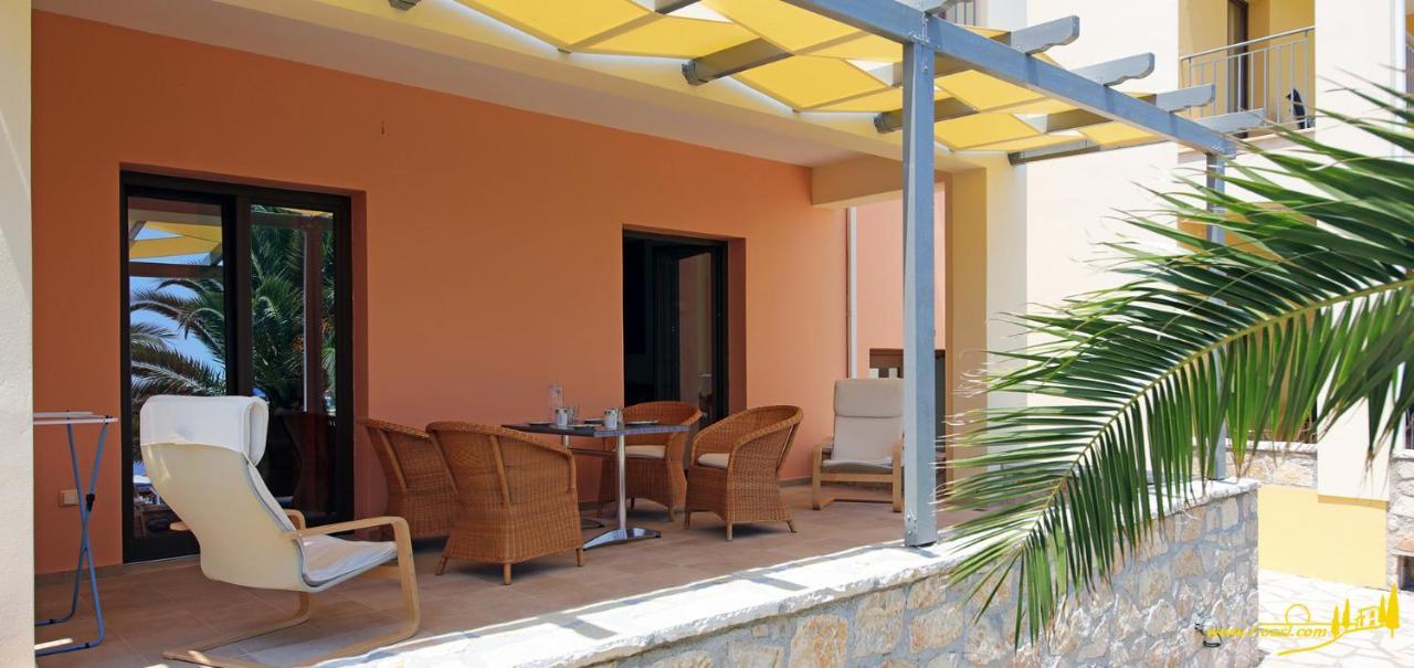 Oasis By The Sea Aparthotel Chiliadou  Buitenkant foto