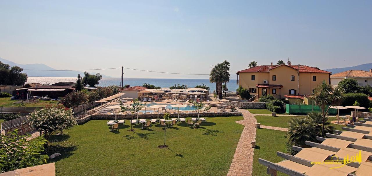 Oasis By The Sea Aparthotel Chiliadou  Buitenkant foto