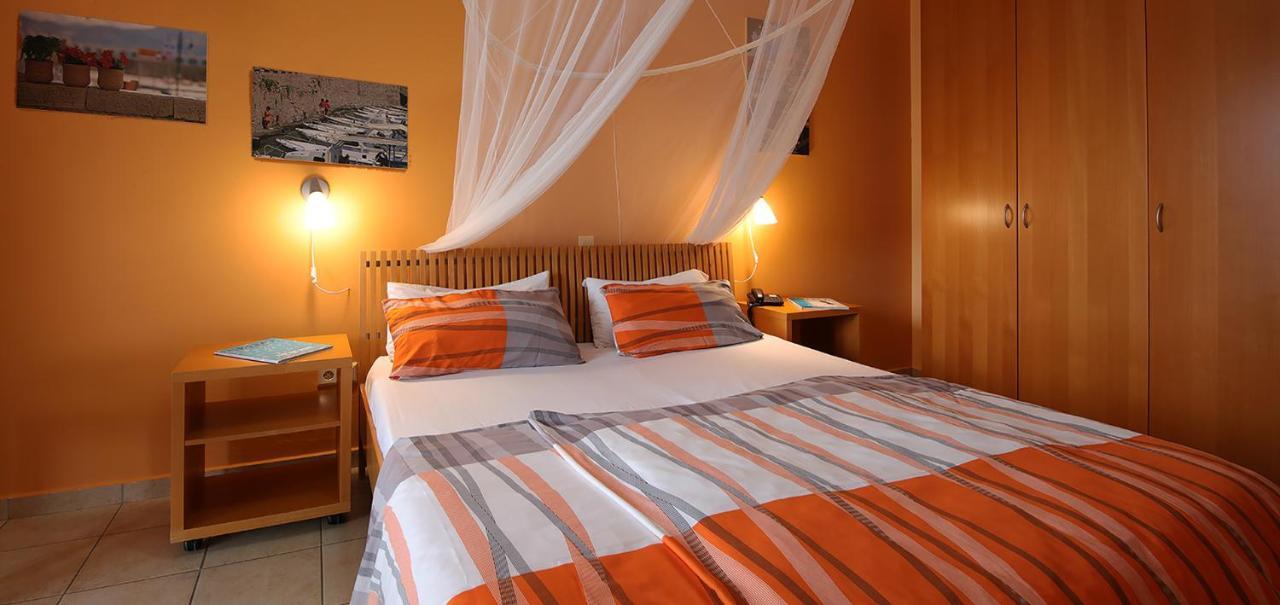 Oasis By The Sea Aparthotel Chiliadou  Buitenkant foto