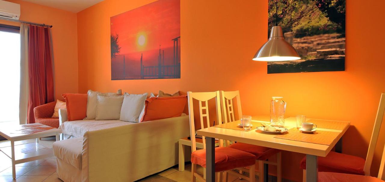Oasis By The Sea Aparthotel Chiliadou  Buitenkant foto